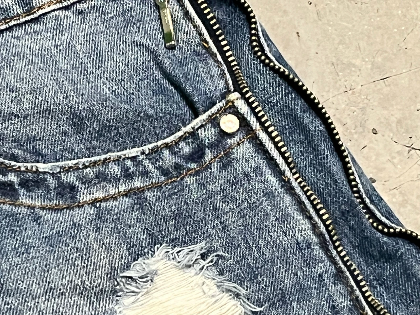 Shorts vaqueros cremalleras laterales  – photo 11
